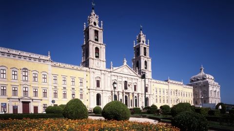 La biblioteca del Palacio Nacional De Manfra in Portogallo.jpg - visitportugal